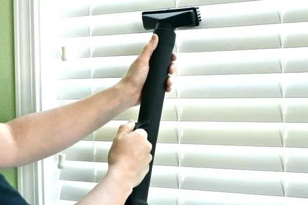 Mách bạn cách vệ sinh rèm vải tại nhà đơn giản