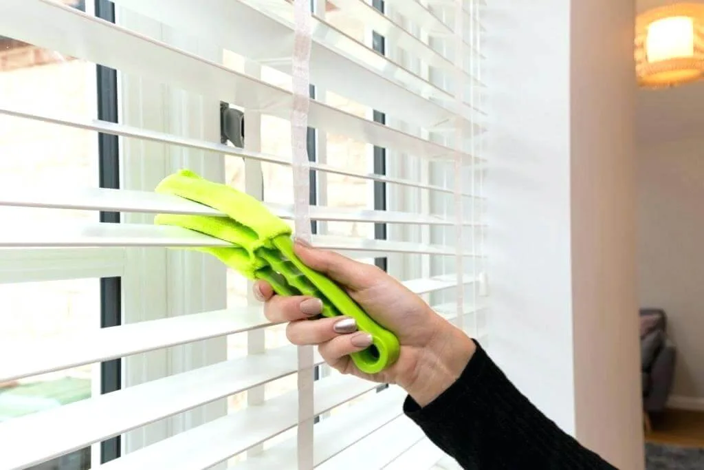 Cách vệ sinh rèm cửa tại nhà bằng máy hút bụi - WINART