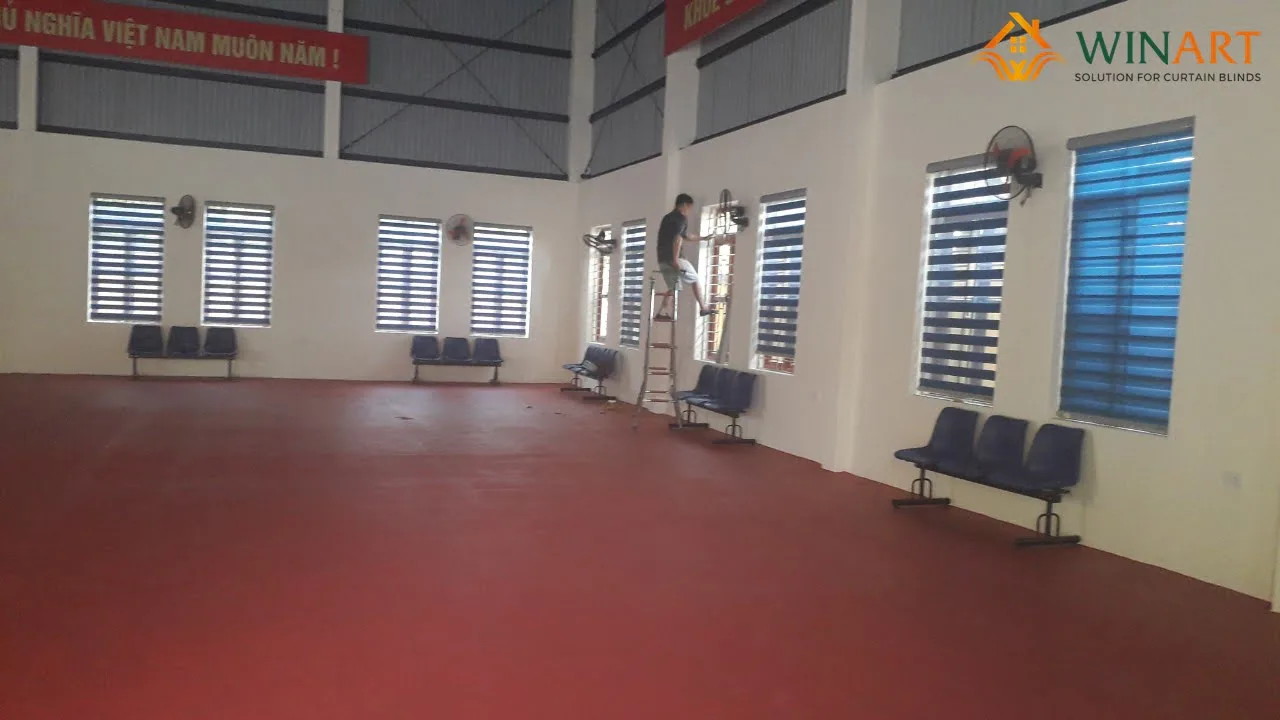 Lắp đặt rèm cầu vồng WinArt góc bên phải nhà thi đấu