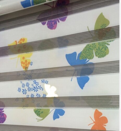 Đây là mẫu vải rèm phù hợp cho phòng trẻ em. Hoa văn sinh động và rực rỡ.