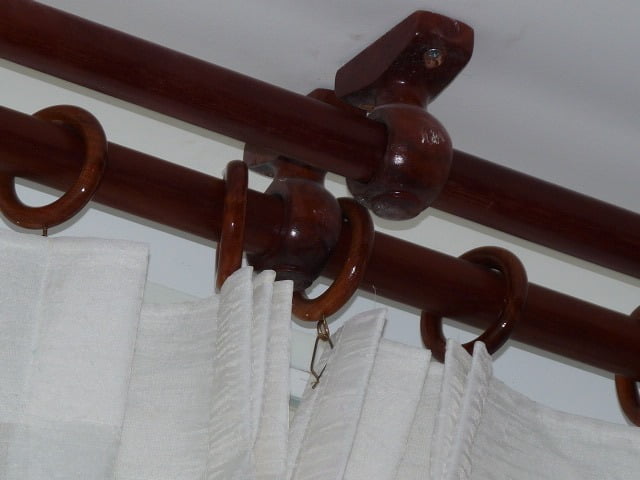 Thanh treo rèm bằng gỗ