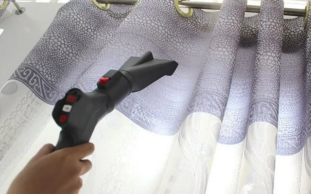Vệ sinh rèm cửa tại nhà