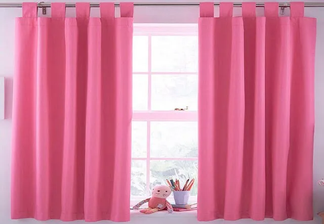 Rèm cửa sổ phòng ngủ màu hồng