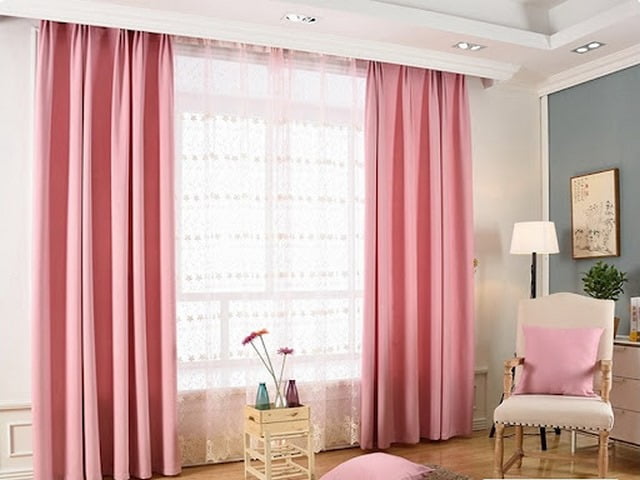 Rèm cửa sổ phòng ngủ màu hồng