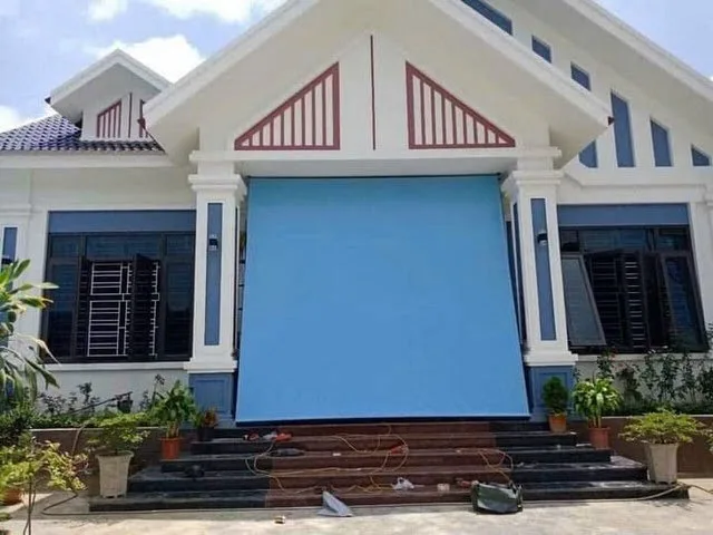 Rèm che nắng trước nhà