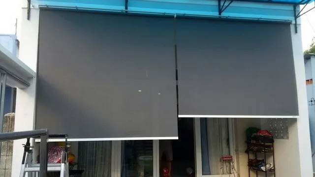 Rèm che nắng trước nhà